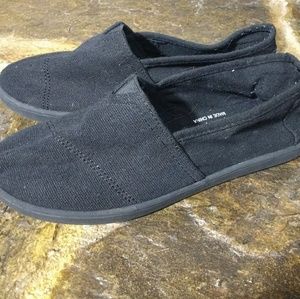 Solid Black Toms